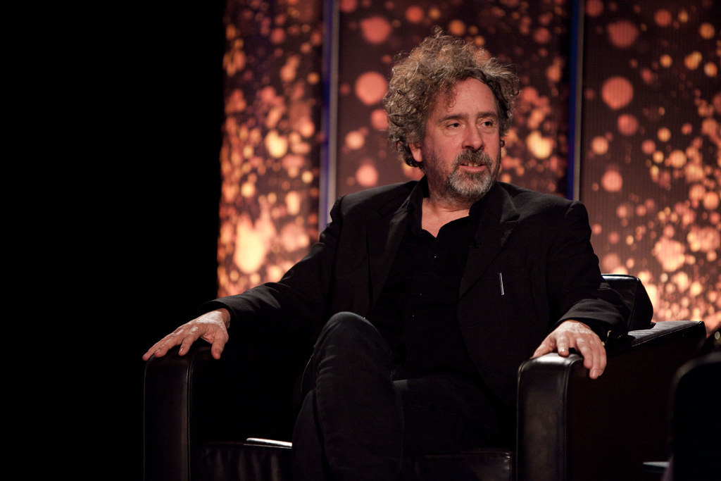 Фото взято в источнике: https://www.mirf.ru/news/sluh-tim-byorton-snimet-serial-o-semejke-addams/