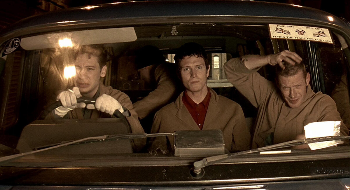 Кадр из фильма "Карты, деньги, два ствола"