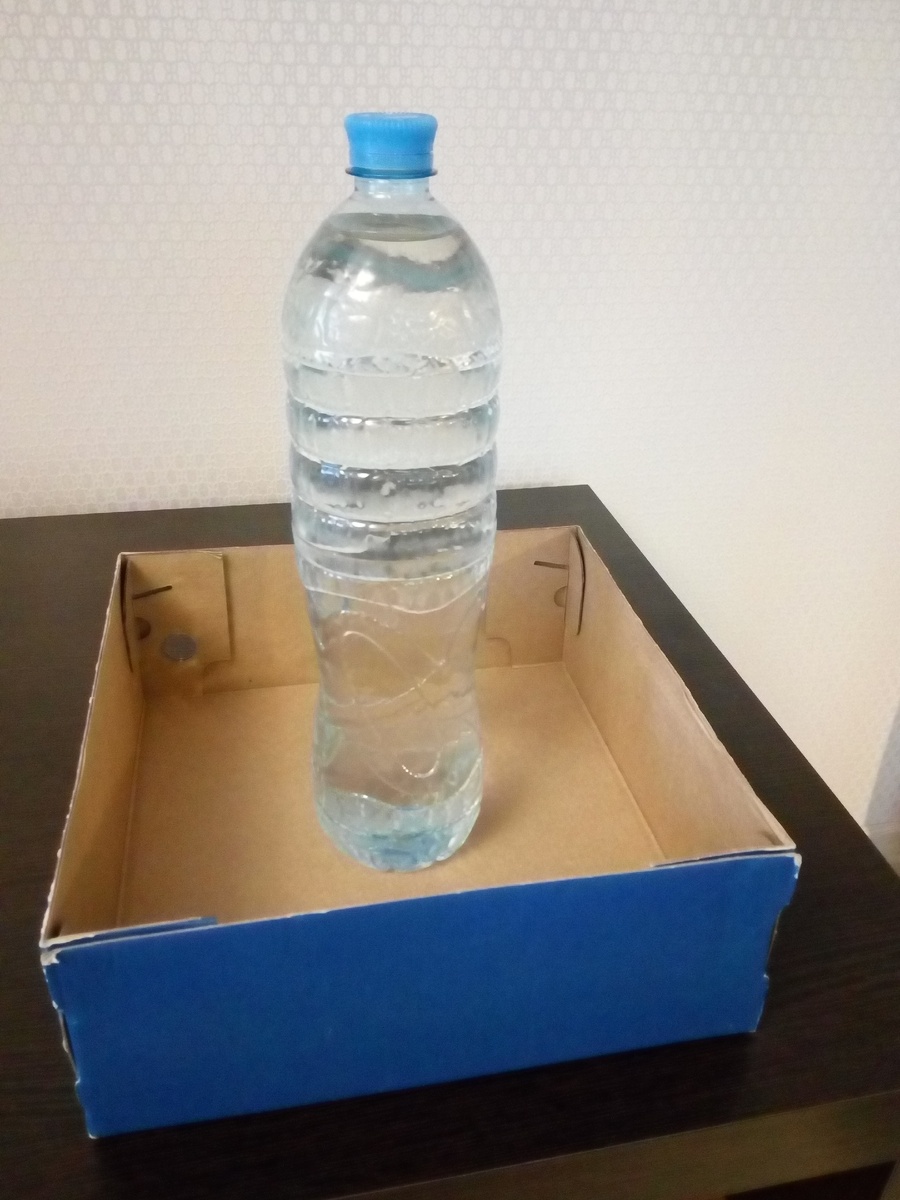 Роль мангала исполняет коробка обувная