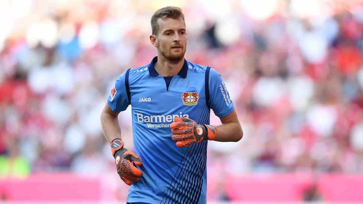 Лукаш Градецки вратарь немецкого клуба "Байер"