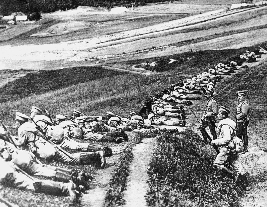 Первая мировая начало. Первая мировая война 1914-1918 Брусиловский прорыв. Брусиловский прорыв первая мировая война. Битва на Сомме 1916 окопы. Армия России первая мировая война 1914 год
