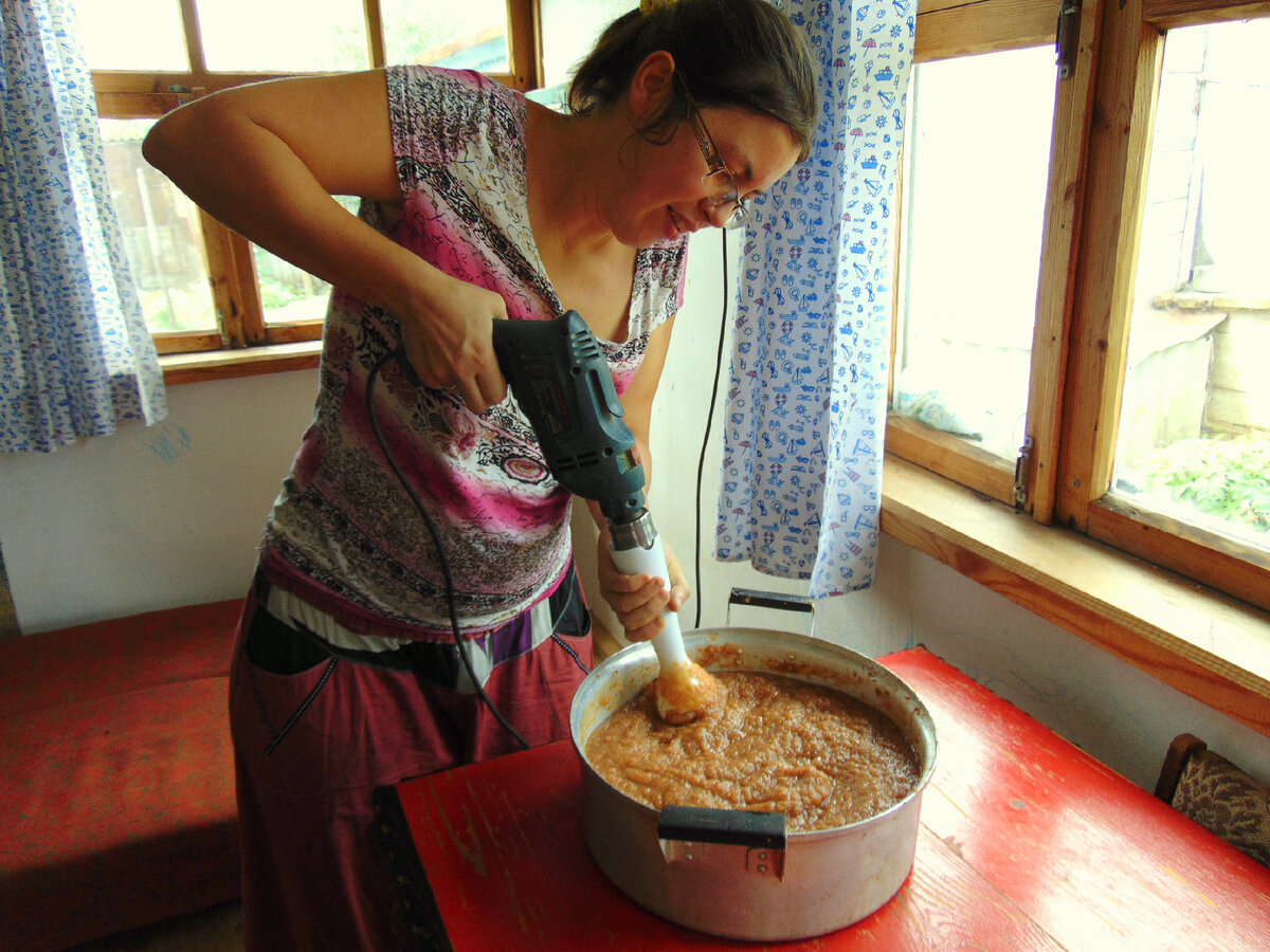 Когда решила сделать грушевое повидло, а блендер и мясорубка приказали долго жить...