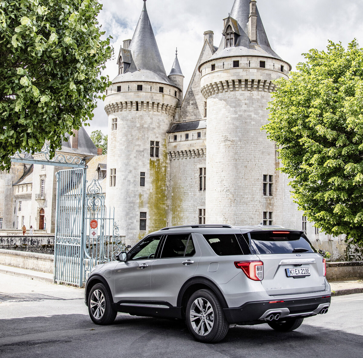 Ford Explorer Plug-in-Hybrid: в городе важно учитывать ширину ворот