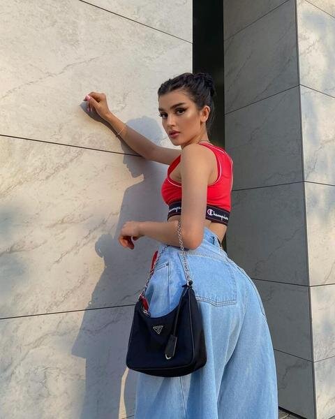 Дина Саева
Фото: Instagram @senoritasaeva