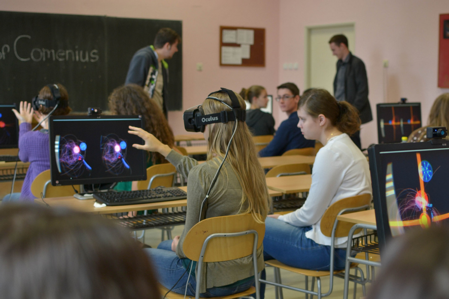 шлем виртуальной реальности в школе. виртуальная реальность в учебе. Vr технологии в школе. Vr ar mr технологии что это. очки виртуальной реальности в образовании.