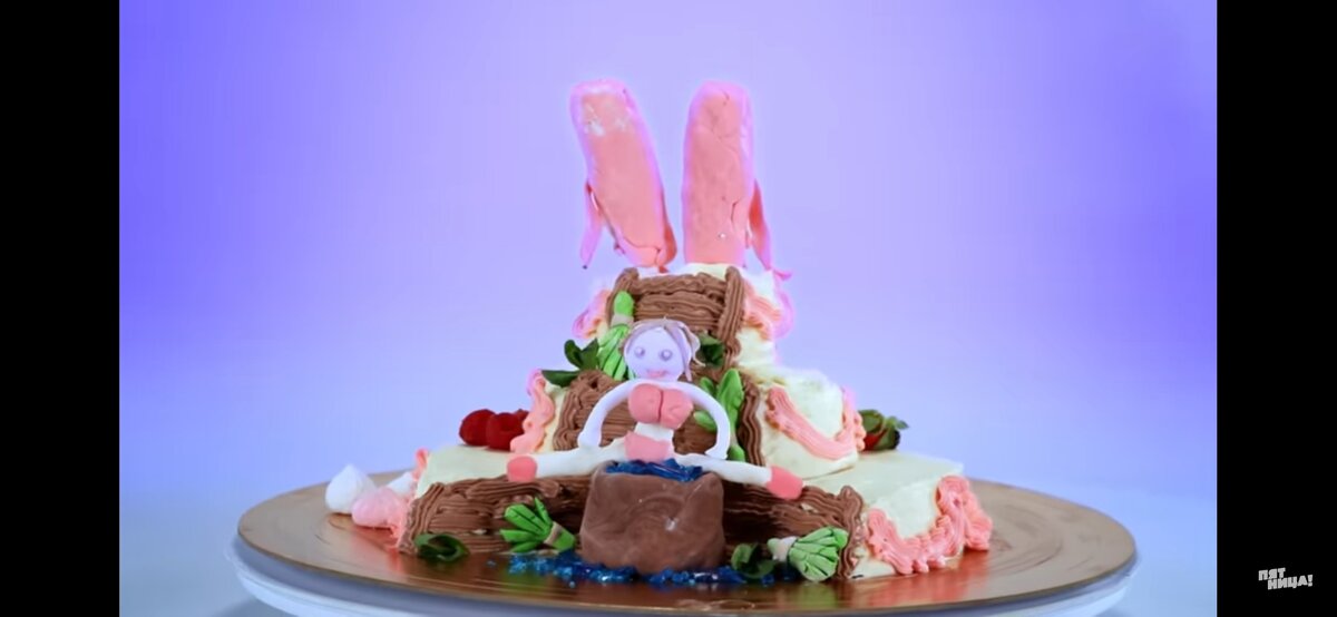 Интересная современная прическа. Дреды всегда притягивают взгляды.