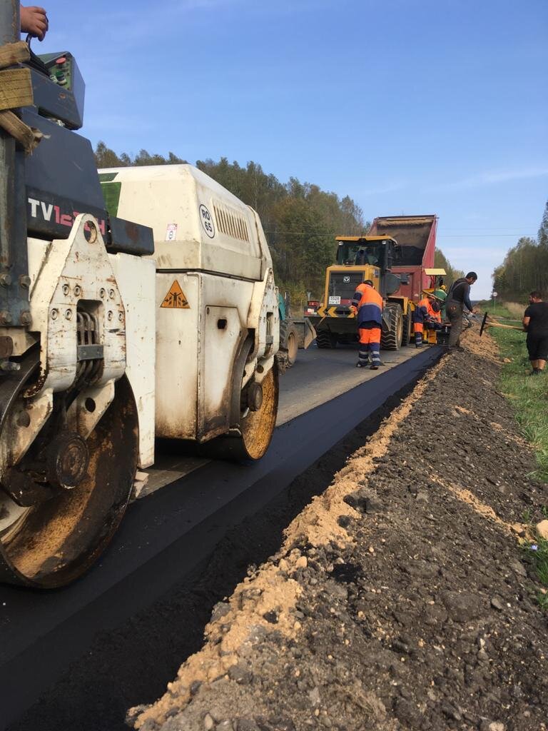 Укладка прикромочного водоотводного лотка из асфальтобетона. | MADROG ...