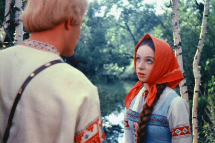 Кадры из к/ф Морозко. Мне почему то моя героиня представляется похожей на эту милую девочку.