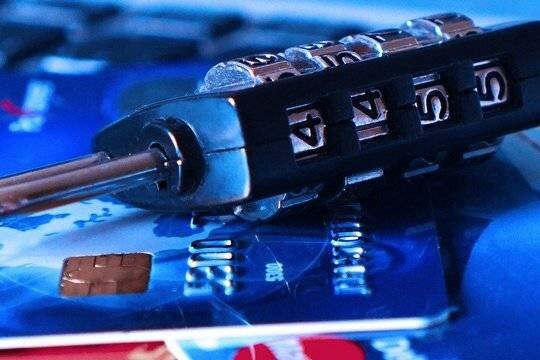    Иностранные онлайн-магазины стали блокировать платежи по выпущенным в России картам UnionPay