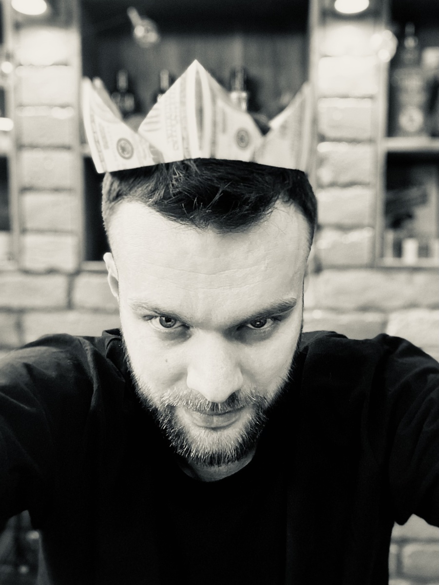 🤴🏻🫥