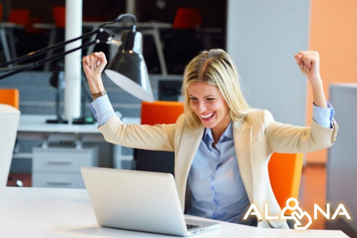 Где начинающему предпринимателю выгоднее продавать товары онлайн?