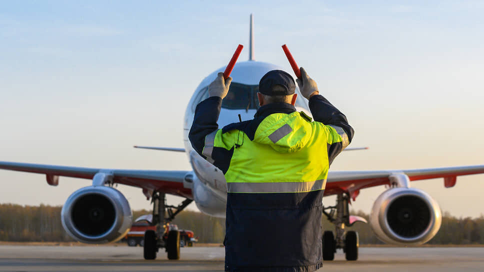 Фото: Олег Харсеев / Коммерсантъ📷SSJ-100 авиакомпании Red Wings в Международном аэропорту Воронеж