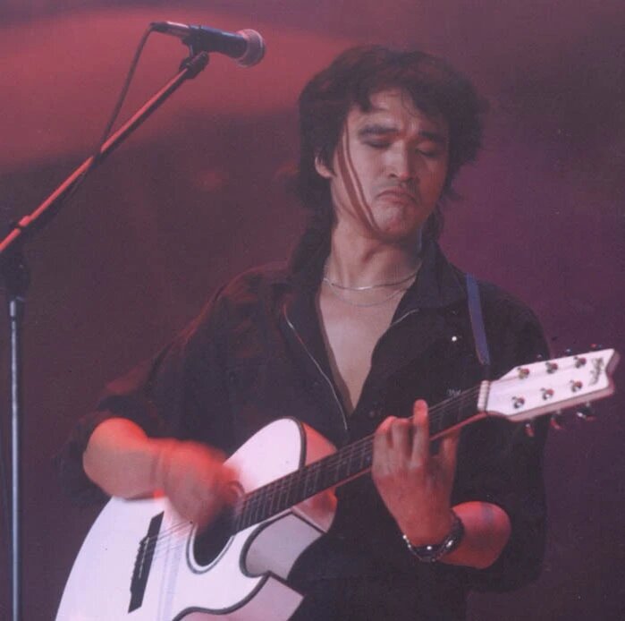 Виктор Цой на сцене. Фото: личный архив