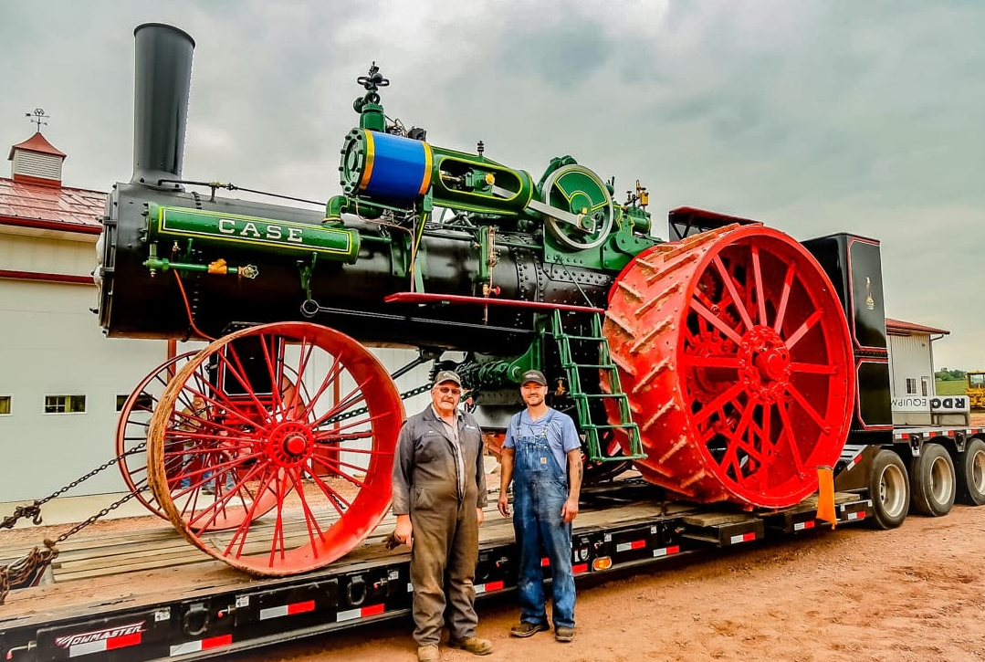 большой паровой двигатель. мощный паровой двигатель. трактор 19 века. паровой трактор case 150 hp. трактор вар селектион.