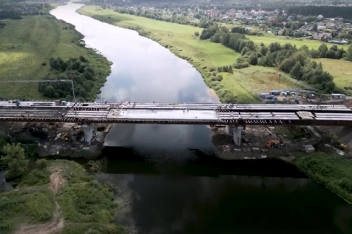 Опубликовано видео возведения моста через Тверцу на обходе Твери по М-11 |  АиФ–Тверь | Дзен