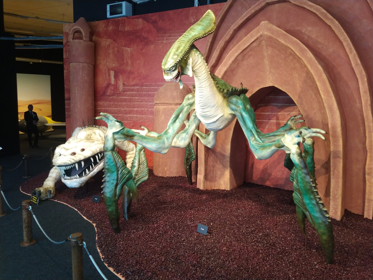 Выставка-косплей "В далекой-далекой галактике" на ВДНХ — монстры из "Атаки клонов"