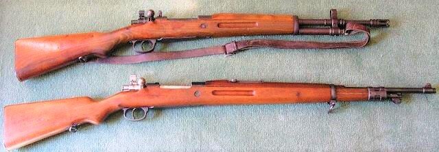 Винтовка FR-8 (вверху) и винтовка Маузер обр. 1898.