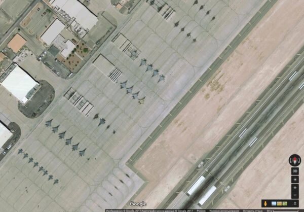 Боевые самолеты ВВС США на авиабазе «Неллис» / maps.google.com