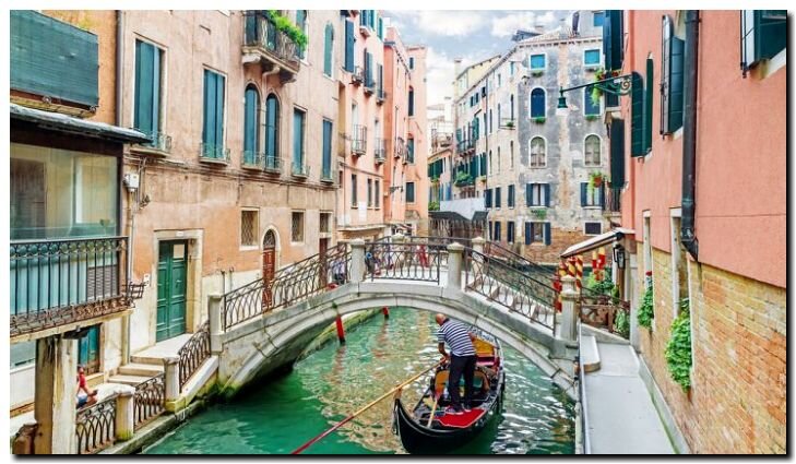 Венеция - пример города, который не позволяет использовать автомобили. 