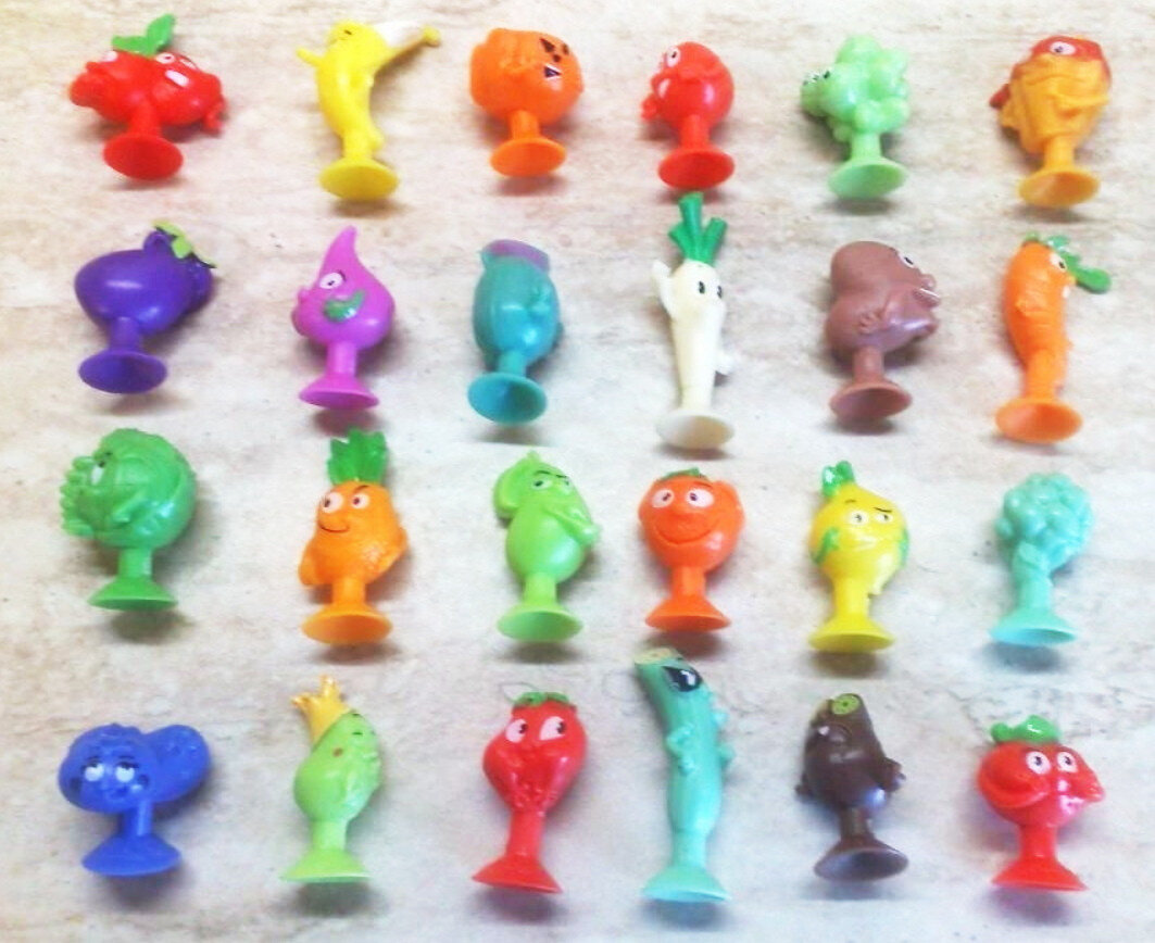 В  российской версии в Дикси некоторые фигурки — особые, в отличие от  представленных на фото. Например, баклажан, перец — блестящие, морковка —  полупрозрачная блестящая.
