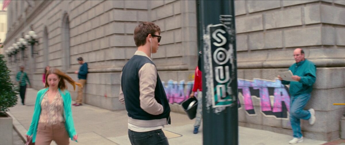 В статике этот кадр ничем не примечателен, но в динамике становится караоке-мюзиклом