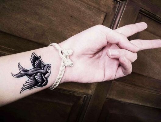 Татуировки птиц на руке: одна птица или несколько? | Tatuantes