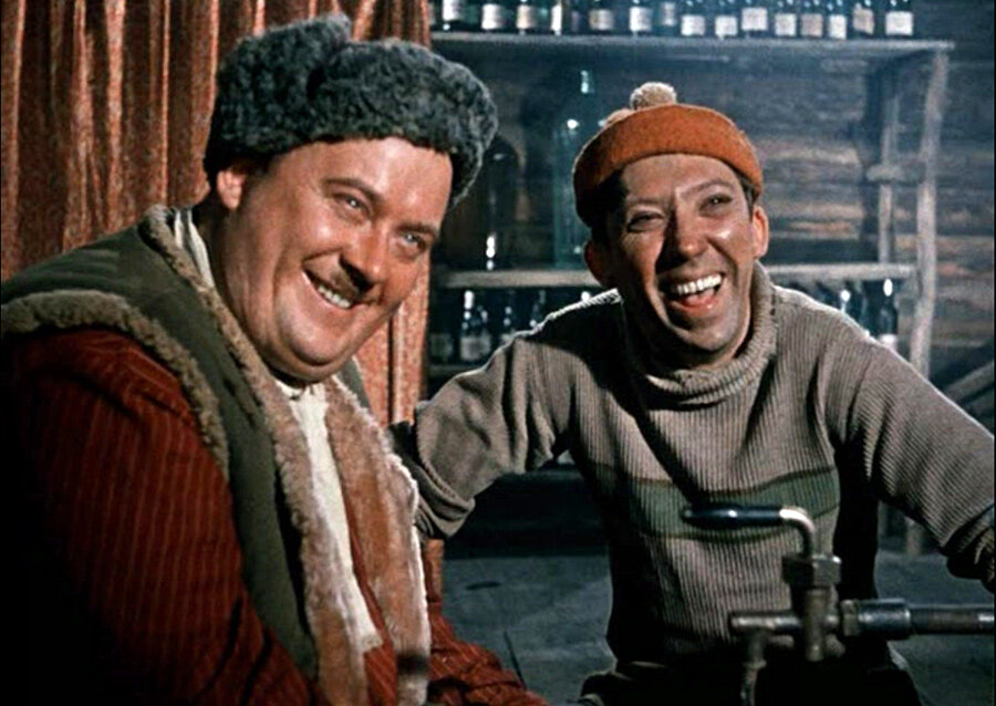 кадр из фильма "Самогонщики"