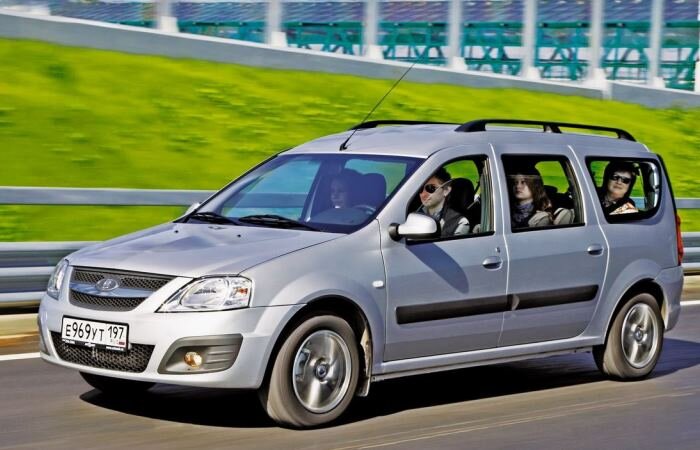 
Универсалы лучше которых на рынке нет.
Существует всего один класс автомобилей, который может справиться с абсолютным большинством поставленных перед ним задач. Речь, конечно, об универсалах. Такие машины подходят для езды на дачу, на работу и по своим делам, у них большой багажник и чаще всего относительно небольшой расход топлива.
