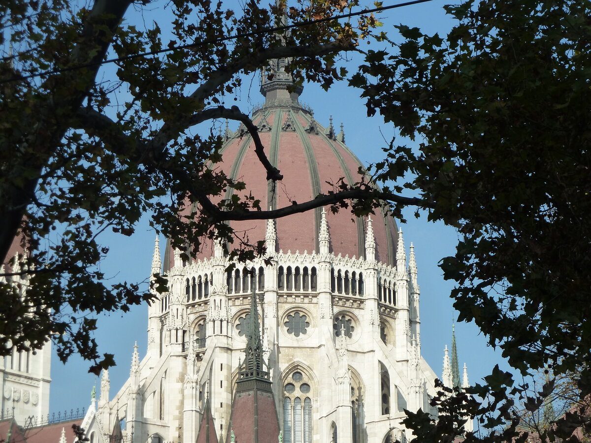Венгерский парламент второй в Европе по величине после британского.