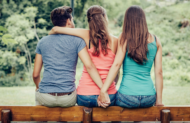 Мимолетные связи стали теперь намного доступнее. Интернет, соцсети, приложения для знакомств упрощают процесс знакомств, что открывает широкие возможности не только для общения, но и краткосрочного романа. Известный бренд презервативов Durex провел исследование, которое было опубликовано в журнале The Independent. В нем перечислено 10 стран, жители которых больше всего склонны к изменам. И в то время, когда в одних странах это считается постыдным, жители других воспринимают супружескую неверность абсолютно нормально. 