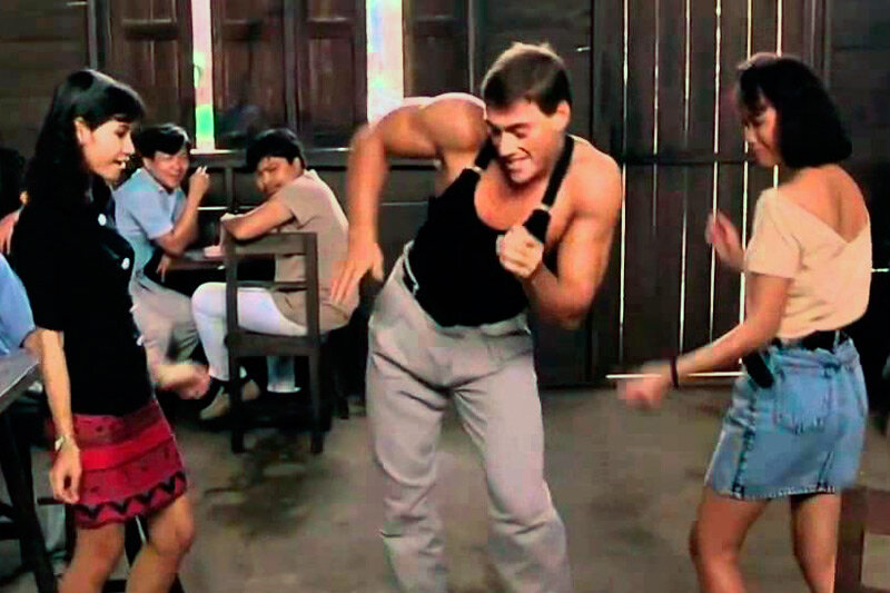 Жан-Клод Ван Дам повторил танец из фильма "Кикбоксер"