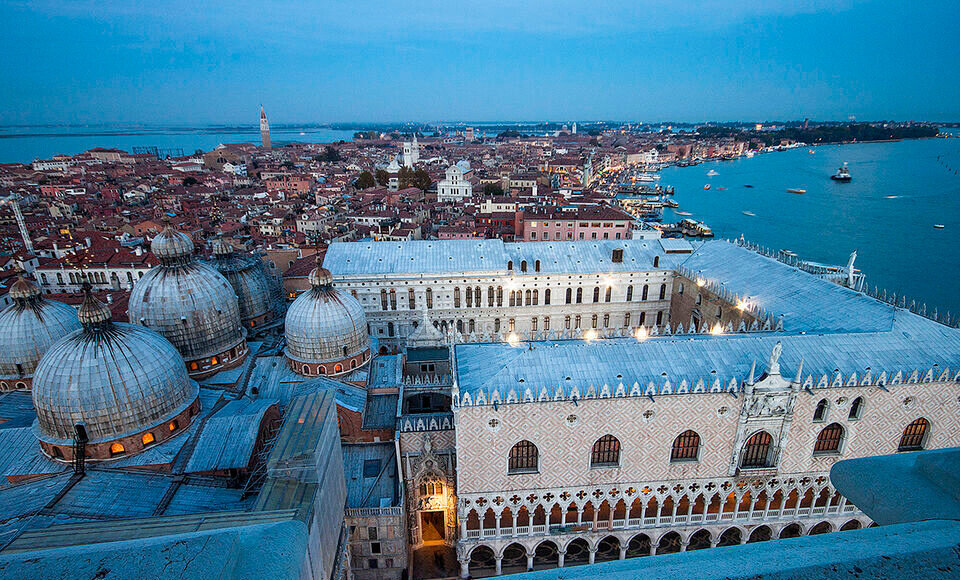 Дожи венеции. Дворец дожей в Венеции. Палаццо дожей в Венеции. Палаццо Дукале Венеция. Палаццо дожей в Венеции вид сверху.