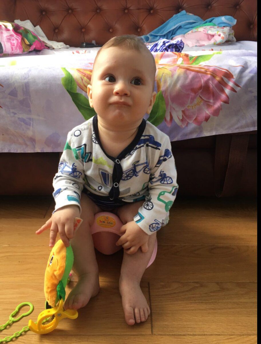 Одна из безуспешных попыток посадить на горшок