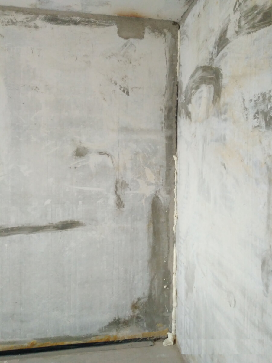 швы в панельном доме изнутри. межпанельные швы изнутри квартиры. межпанельные швы изнутри квартиры. утепление межпанельных швов изнутри квартиры. щели в панельных домах.