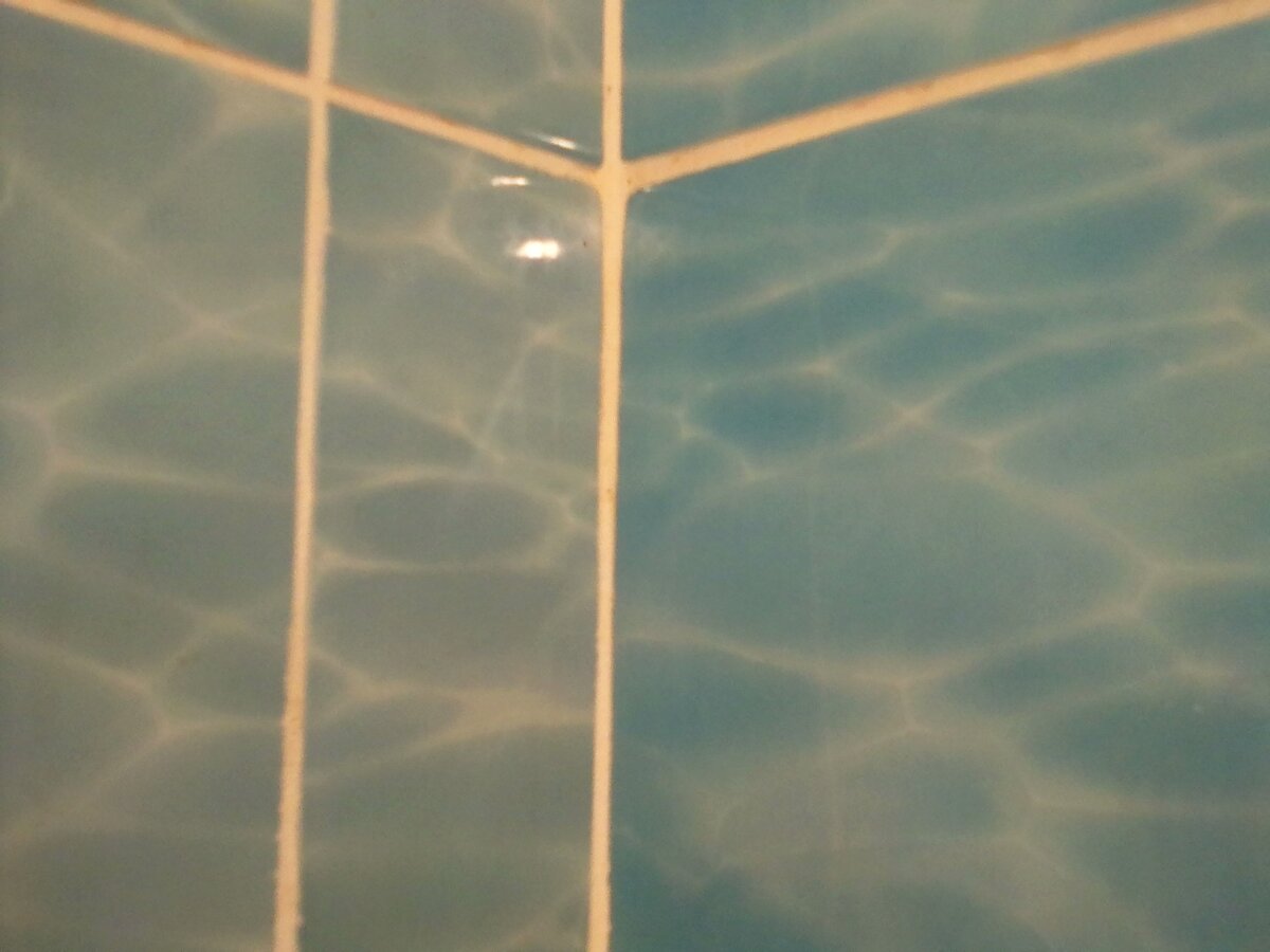 более спокойная Уралкерамика. Более голубая - Березакерамика.