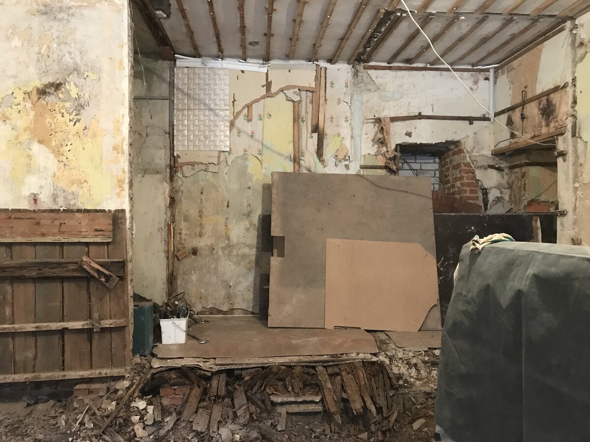 сделали демонтаж и сняли пол