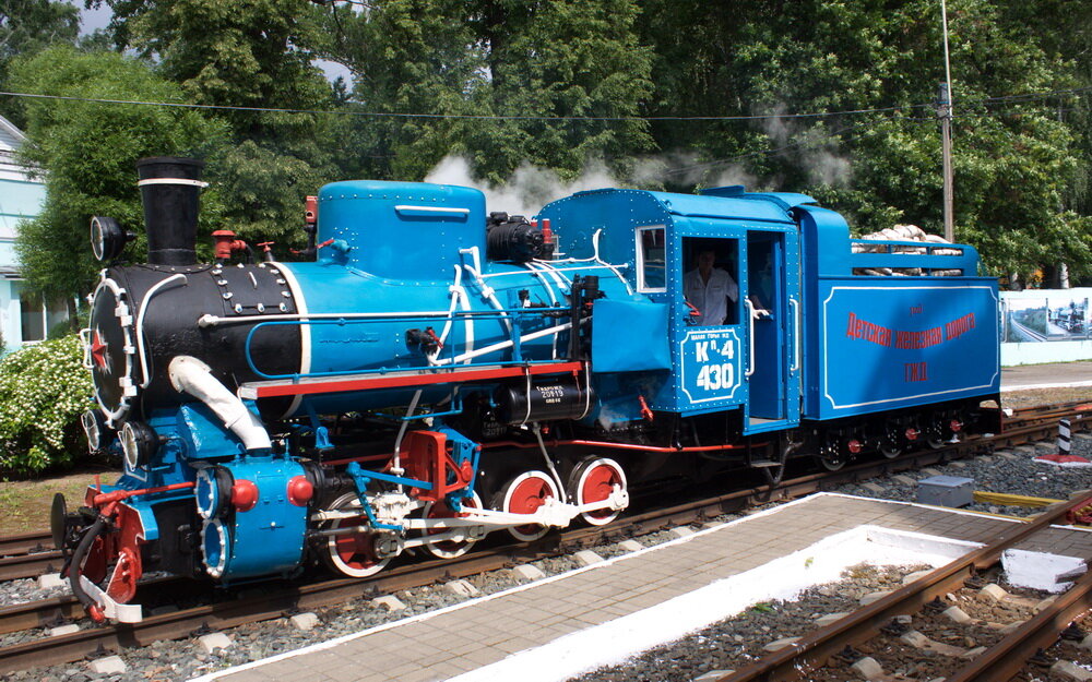 Все внимание в этот день приковано к детям и к паровозу