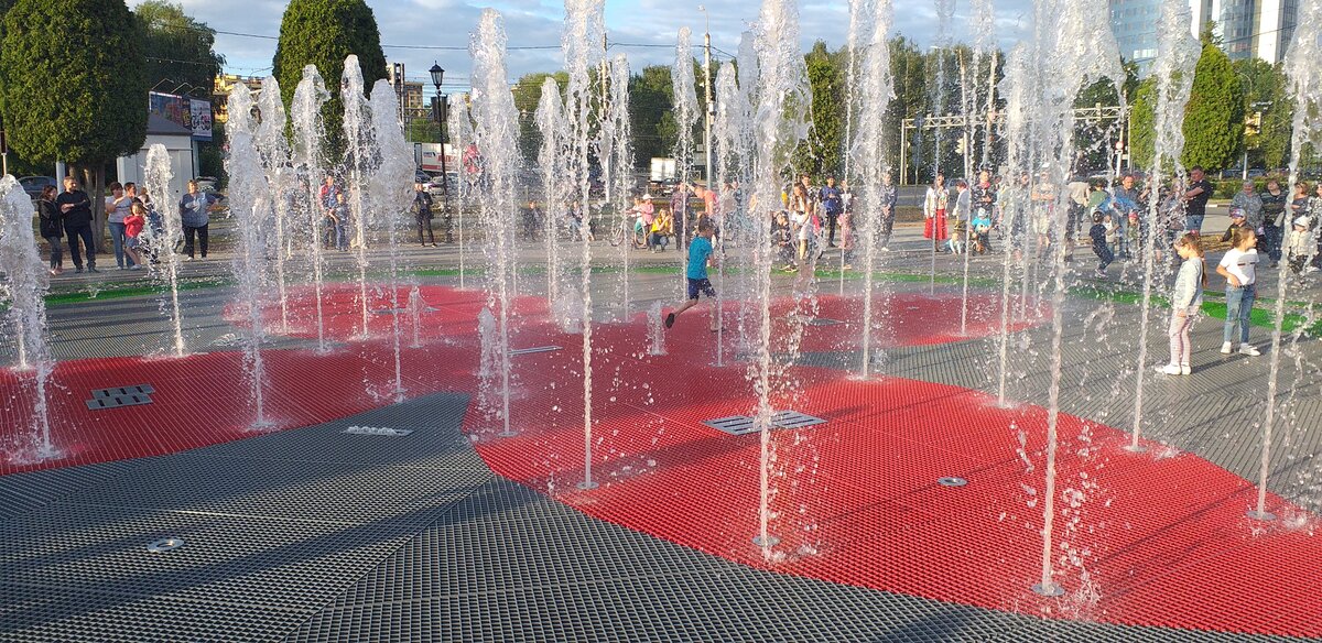 скульптуры достопримечательности в рязани. памятники рязани цирковой медведь. ансамбль рязанского кремля. курорт окская жемчужина рязань. куда сходить в рязани с девушкой.