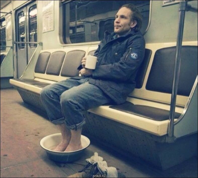 Мужчины в метро