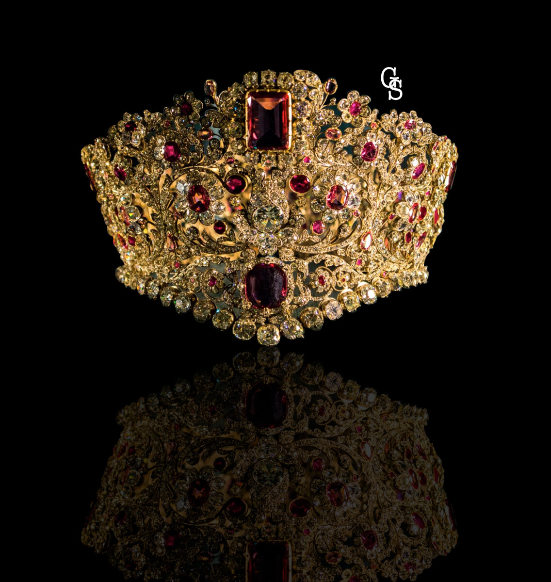 Диадема из рубиновой парюры королевы Терезы Баварской. Ошеломительная красота!