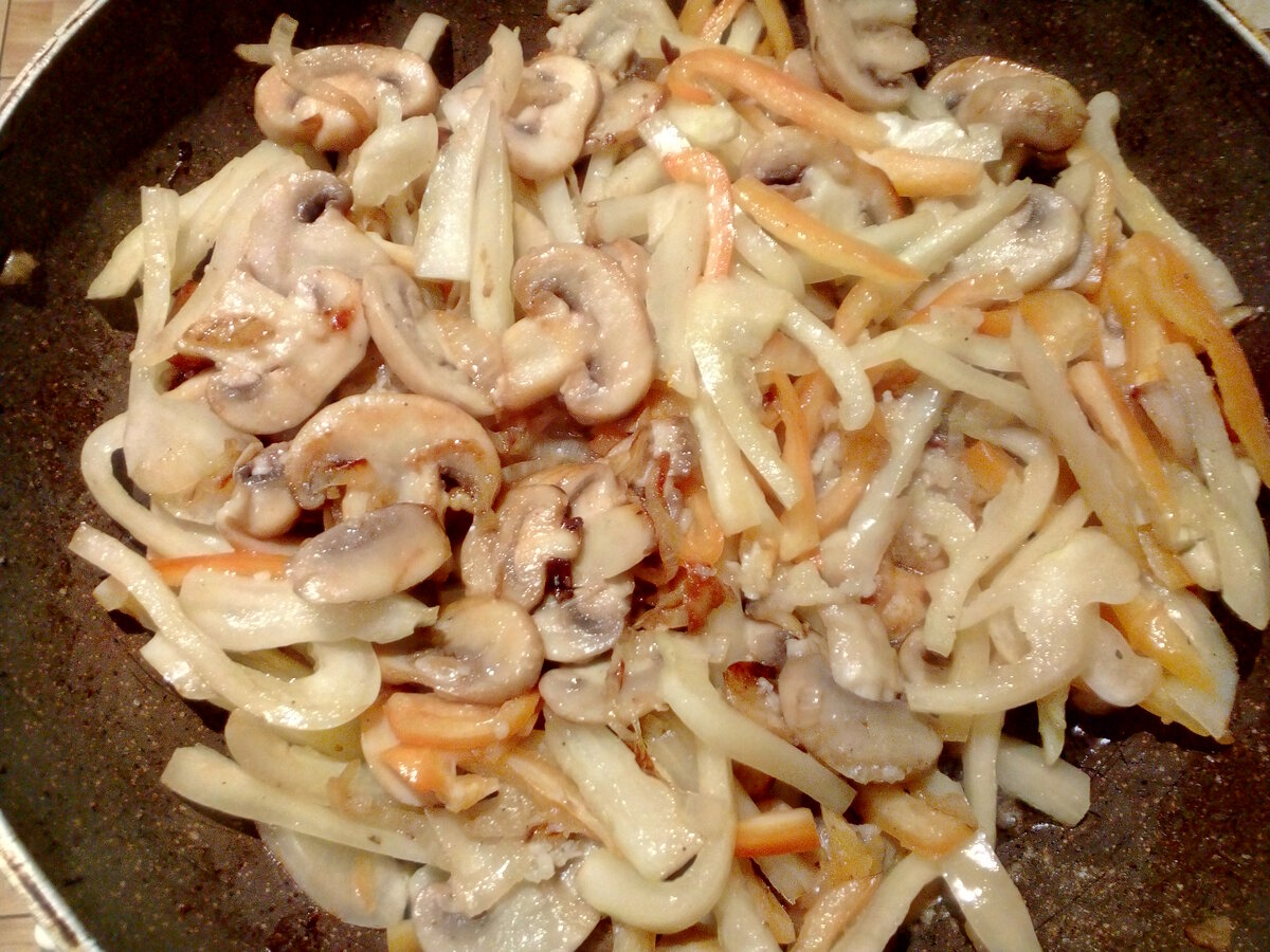 Еда без мяса. Как я готовлю вкусное овощное рагу с грибами.