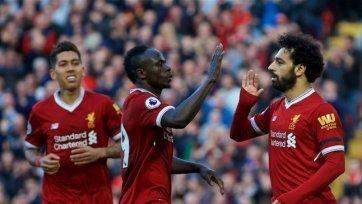 Фото: liverpoolfc.comКак признался наставник мерсисайдцев Юрген Клопп, в воскресном матче он, возможно, не сможет задействовать Мохамеда Салаха, Садио Мане и Роберто Фирмино. Причиной тому является поздний выход игроков из отпуска. Напомним, они лишь несколько дней тому назад присоединились к партнерам, как в начале летнего межсезонья были задействованы в своих национальных сборных.
