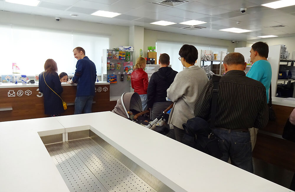 Внутри всё пристойно. Чистенько и опрятненько. Можно ошибочно подумать, что всё поменялось