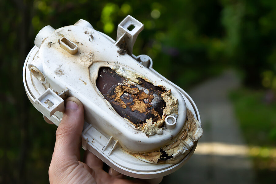 Опасность превышения мощности лампы в светильнике! Результат плачевен ...