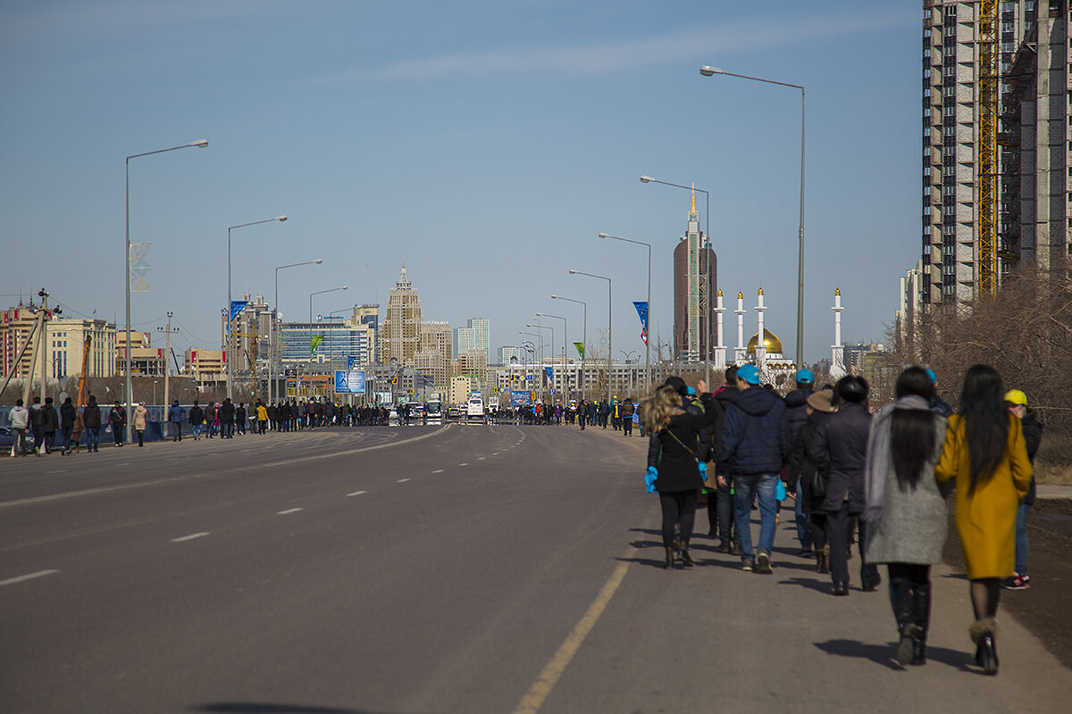 Улицы казахстана. Астана Казахстан население. Население города Астана. Казахстан улицы. Астана улицы.