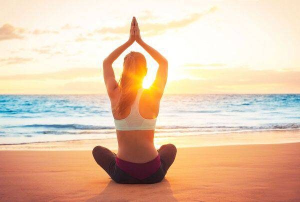 https://www.lifebalancebox.ru/blog/yoga-i-efirnye-masla