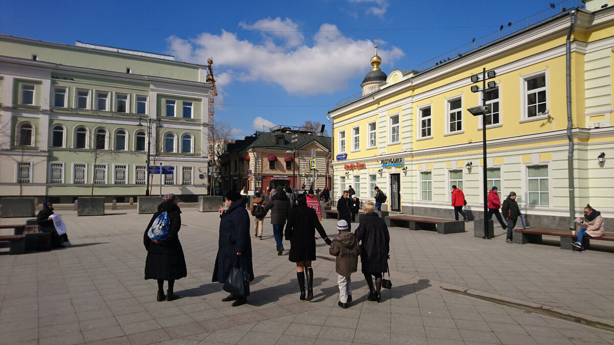 Начало пути, станция метро Третьяковская.