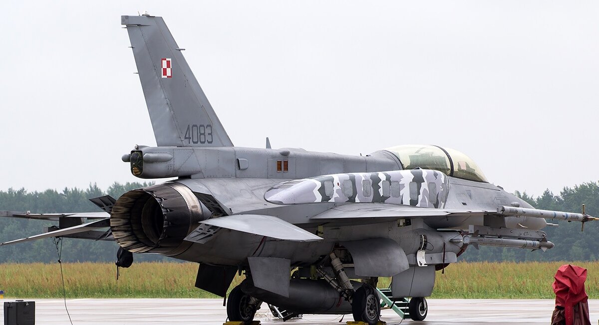 Польский Ф-16 от "друзей".