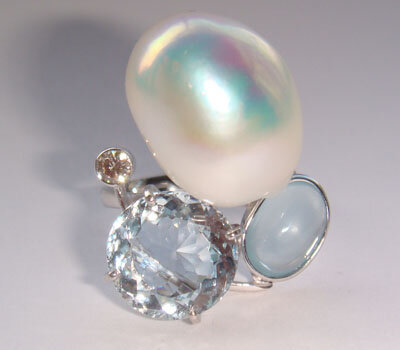 Кольцо с жемчугом, аквамаринами и бриллиантом