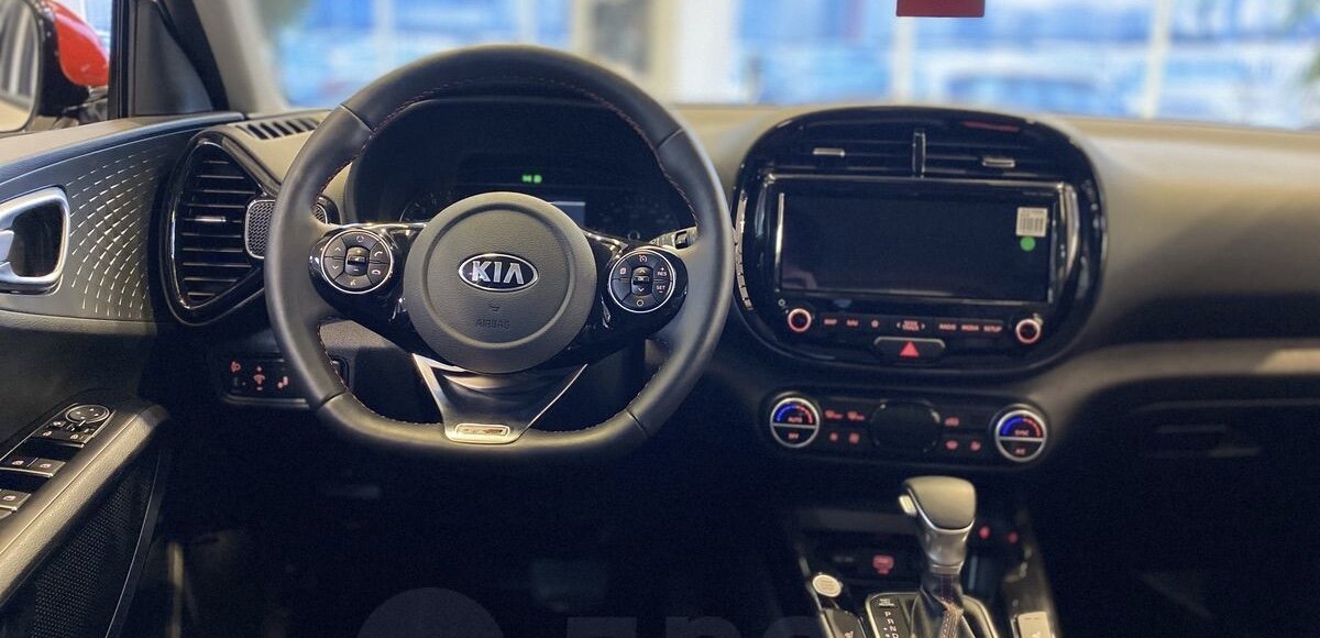 В настоящее время, на Российском рынке продается третье, по счету поколение  Kia Soul, в первые кроссовер был представлен в 2018 году, в Лос-Анджелесе.-2